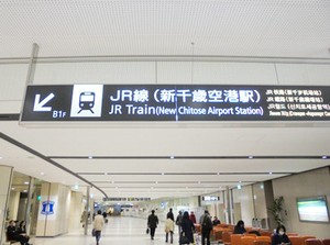「バスを所定の場所に誘導する」
「預かった荷物を車体下のトランクに入れる」など
お任せするお仕事はとってもシンプルです！