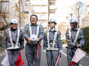 「髪・ネイルetc.そのままで働ける」
…とジワジワ増えている警備女子★☆
他のお仕事と掛け持ちしながら働くスタッフも多数！