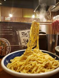 ＼ラーメン好き大・集・合!!!／
お財布にも嬉しい…まかないあり◎
周平のメニューがお得に食べられます☆