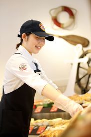 メディアで話題の513BAKERY!!
学生や主婦を中心に女性スタッフが多数活躍中です♪
気になる方は、まずは気軽にお話しましょう！