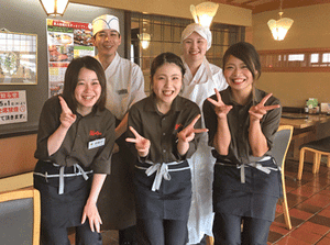 履歴書の写真って意外と高い！ですよね…
＼当店は面接時の写真不要です！！／
お気軽にご応募ください★