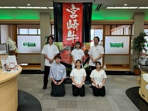 飲食・接客未経験さんも大歓迎！
新入生や高校生の初バイトも
しっかりサポートしますのでご安心を♪