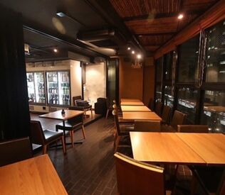 《恵比寿駅徒歩3分♪》
坂の上の蕎麦と日本酒の専門店！
知識や経験は全く問いません！
落ち着いて働ける環境を整えています♪