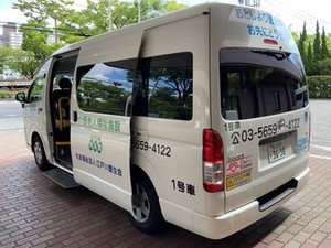 こちらが、実際の送迎車です◎
普通車免許と健康で元気な体があればOK！
スタッフは、わいわいアットホームな雰囲気です♪
