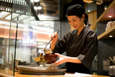 美味しいまかないがあります♪^^
健康的な和食やガッツリ洋食など…
どれにするか迷いますね…！