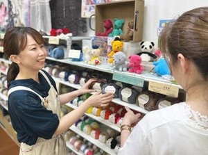子育てと両立しながら活躍している主婦さん多数！
髪型・ネイルも自由だから、あなたらしい恰好で働ける◎