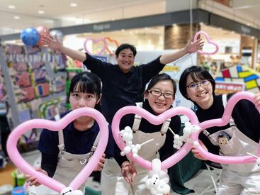 商業施設内で風船渡し♪
週末の月10日間働くだけで
＼18万4000円GET◎／
実際に働いている20代スタッフも
ほとんど月収18万超え!