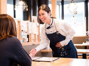 オシャレな制服に注目◎
カジュアルな服装でオシャレに働く事ができます♪