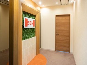 保育園などの写真撮影サービス業務をお願いします♪
完全内勤業務☆主婦さん応援◎

子供の笑顔をサポートしたい方大歓迎！