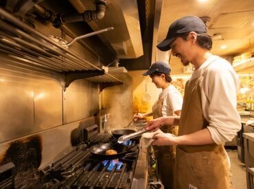 [Cafe&Dining ballo ballo 渋谷店]
ロケ地にも使われるお洒落な店内♪
キッチン積極採用中！
未経験者も活躍◎