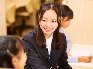 一度に教える生徒は最大2人まで。未経験でも始めやすい個別指導です♪大学生～主婦層まで幅広く活躍中です！