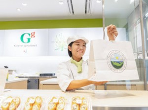 スタッフの約4割がバイト自体初めて♪
「社会人マナーも教えてもらえました」「指導もわかりやすい！」等丁寧な研修も好評◎