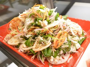 「やっぱりお客さんの笑顔が好き！」元アパレル店員、元居酒屋店員、元栄養士…そんなスタッフもたくさん！
