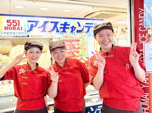 ≪10～50代の幅広い世代が活躍中≫
バイト仲間から気づけば“友達”に。
年齢関係なくすぐ打ち解けられる職場です◎