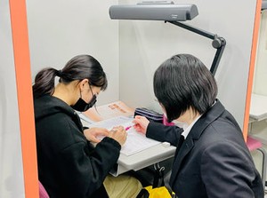 写真は呉広校の先生たちです♪
「先生、ありがとう！」
生徒たちの成長を感じながら、やりがいを持ってお仕事できます♪