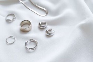 ﾟ*｡☆ NEWスタッフ募集 ☆。*ﾟ
キレイ目ジュエリーと言ったら
このブランド◎
人気ジュエリー販売♪
※画像はイメージです。