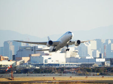 ~憧れの飛行機に関われるお仕事~
メインの仕事は停まっている飛行機が動いていないか見守るだけ！簡単×レアで人気殺到の予感！