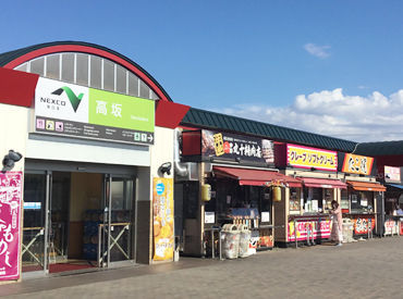 食べ放題のカレーバイキング、
お惣菜屋さん、sweetsのパン屋さんなど
魅力的なお店がいっぱい♪