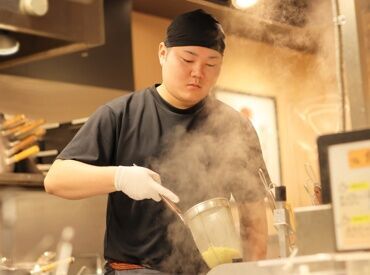 ★丸源STAFF大募集★
ラーメンつくるって難しそう…？ご安心を!!
未経験からはじめた先輩も多数◎
簡単なことから教えます☆