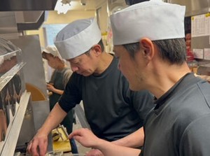 KITTE大阪にオープンしてもうすぐ1年！
高級感溢れる落ち着いた雰囲気の店舗です♪
かけもちバイトにもオススメです◎
