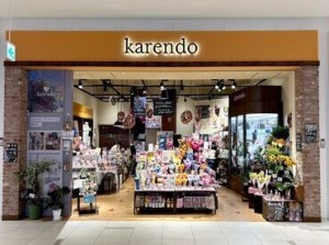 ≪Karendo≫にはカラフルなお花や雑貨がたくさん★*゜
ワクワク気分でお花を選ぶお客様を見てアナタも幸せ気分に♪