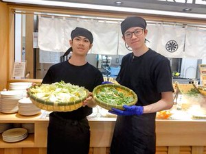美味しいまかないあり！
さらに、他店舗でも使える嬉しい社割も♪
短時間から、あなたのペースでシフトIN！