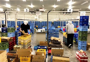 物流センター内の様子です★
コンビニに商品が届いている様子を見たことがある方も多いのでは？
とっても身近なお仕事です♪
