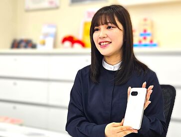 ≪未経験スタートOK≫
店頭での接客対応などをお任せ！
丁寧な研修があるから安心◎
まずは簡単なことから始めていきましょう♪