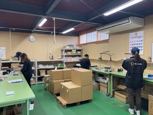現在30~50代の女性が活躍中★
※写真は会社での作業の様子ですが
実際は在宅でのお仕事になりますので
ご安心くださいね！