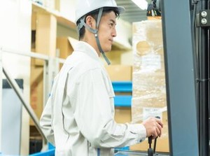 未経験の20～50代活躍◎
中型・大型免許を持つ40～50代のベテランも
心機一転、新たな派遣先で活躍しています*
※イメージ画像