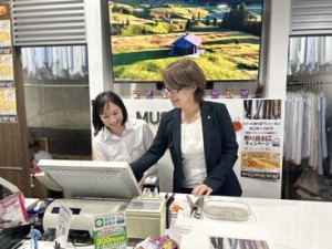 お仕事はお洋服の受け渡し◎
「土日だけロングでガッツリ稼ぎたい」
「平日、家事の合間の短時間」
などシフトは相談OK♪