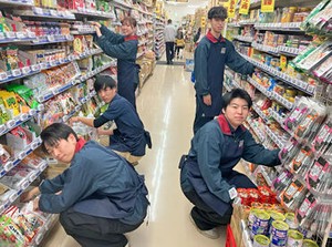 《5月から時給大幅アップ！》
接客ニガテでもOK！まずは【品出し】から
お買得品みっけ♪と楽しくお仕事できます◎