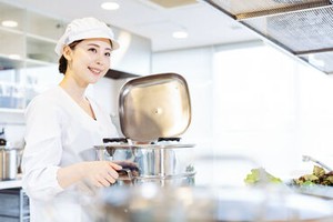 ＼お家での料理が苦手でも大丈夫!!／
献立はすでに決められています！
マニュアル通りに材料をカットしたり、分量を量るだけ♪