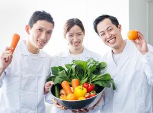 ＼主婦(夫)さん大歓迎！／
給食の調理をお願いします♪
未経験の方も丁寧にお教えするので、
安心して始められますよ◎