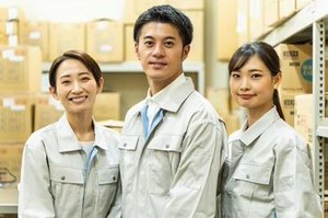 バス停降りて徒歩10秒！
暑い夏も移動いらず☆
涼しい倉庫作業