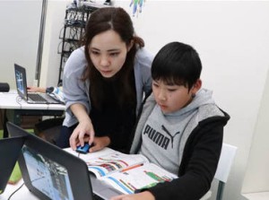 ＼学業や他のバイトとのかけもち大歓迎／
ゲーム感覚でプログラミングが学べる教室◎
大学生～主婦まで幅広く活躍中★