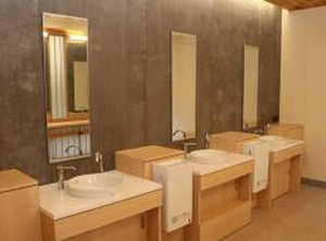 一般的な公衆トイレのイメージとは一味違う?
オシャレ・快適・ハイテクで
とってもキレイな《おもてなしトイレ》の清掃をお任せ!