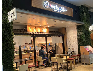 20席ほどのコンパクト店舗!
運んで片づけて洗って…とお仕事もとってもシンプル☆