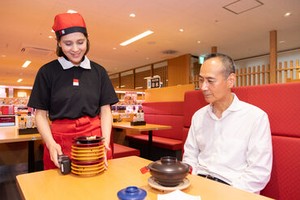 ≪オープニングSTAFFを大募集します！≫
一緒に始める仲間もたくさん！
絆が生まれて、楽しく仲良く働けること間違いナシ★