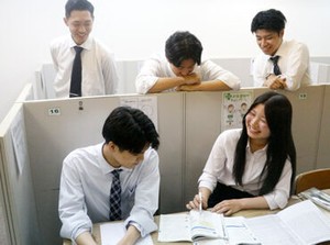 大学生スタッフが99％以上★
アルバイトデビューのスタッフも多数！
助け合って働いています♪
まずはお気軽にご応募ください◎
