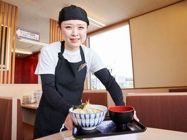 自慢の笑顔でお客様をおもてなし♪注文はタッチパネルなので接客未経験さんも安心◎