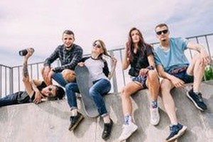ﾟ*｡☆ NEWスタッフ募集 ☆。*ﾟ
有名セレクトアパレルショップ
20～30代女性スタッフ活躍中
私服勤務
アパレルデビュー歓迎♪
