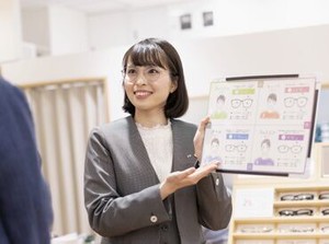 まずは笑顔があれば大丈夫です！
髪型・髪色、ネイルも華美でなければOK！
自分なりのおしゃれも楽しみながら働けます。