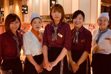 お肉を量ったり、レモンをカットしたり
総菜を作ったりなど、シンプルな作業が多いので
すぐに覚えられます◎