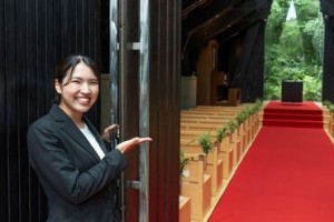 他では味わえない感動の体験を結婚式場バイトで♪
基本は土日祝の勤務なので、Wワークや扶養内勤務も可能◎