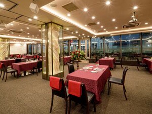 初バイトでもしっかり稼げる！毎月昇給のチャンスがあるので、頑張った分は即給与に反映★まかない付も嬉しい♪