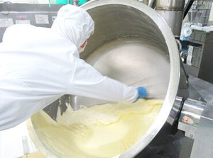 《スタッフ想いの好待遇》
交通費はガソリン代も含めて全額支給♪
チーズなど自社商品は社割でお得に購入可能！