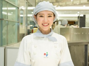 スタッフの約4割がバイト自体初めて♪
「社会人マナーも教えてもらえました」「指導もわかりやすい！」等丁寧な研修も好評◎