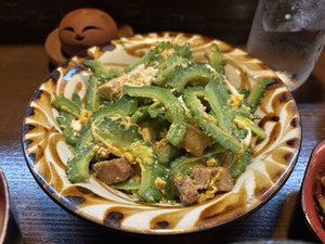沖縄料理店ということは！
まかないもモチロン沖縄料理★
定番のゴーヤチャンプルーなど
人気メニューが無料で味わえる♪