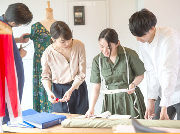 関東・関西を中心に勤務地多数同時募集中◎
「アパレルに興味がある」「おしゃれが好き」など
始める理由はこれだけでOKです★